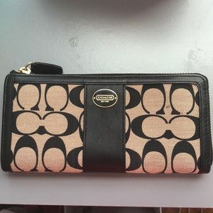 Coach wallet. Last Chance!